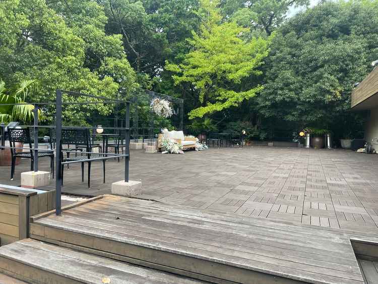 ガーデン会場でした。色褪せていて、老朽化が目立つ印象でした。