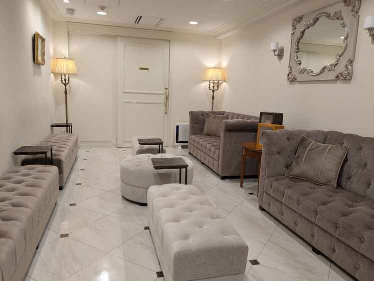 両親や親族のスペースもゆったりくつろげそうな空間