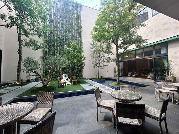 中央のガーデン