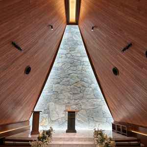 暖かい雰囲気のチャペル