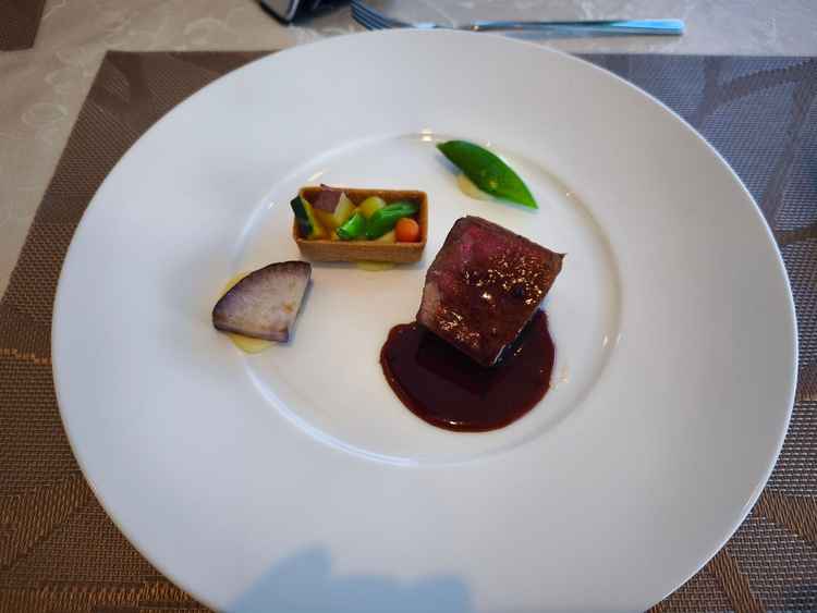 試食会メイン料理。ライブキッチンで調理したできたてが味わえる。