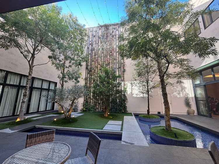 開放的なガーデンですごく綺麗でした。水も流れていて清潔な雰囲気がありました。