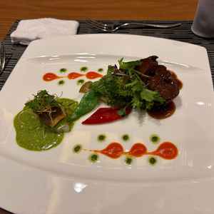 お肉もお魚もとても美味しかったです。味付け、盛り付け私好みでした。
