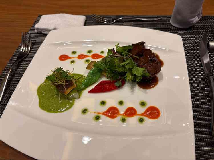 お肉もお魚もとても美味しかったです。味付け、盛り付け私好みでした。