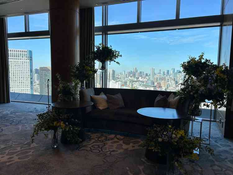 披露宴会場。テーブル、ソファーどちらの可能。