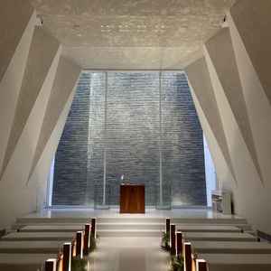 ホワイトに包まれたチャペル。今まで見たチャペルで最も綺麗でした！