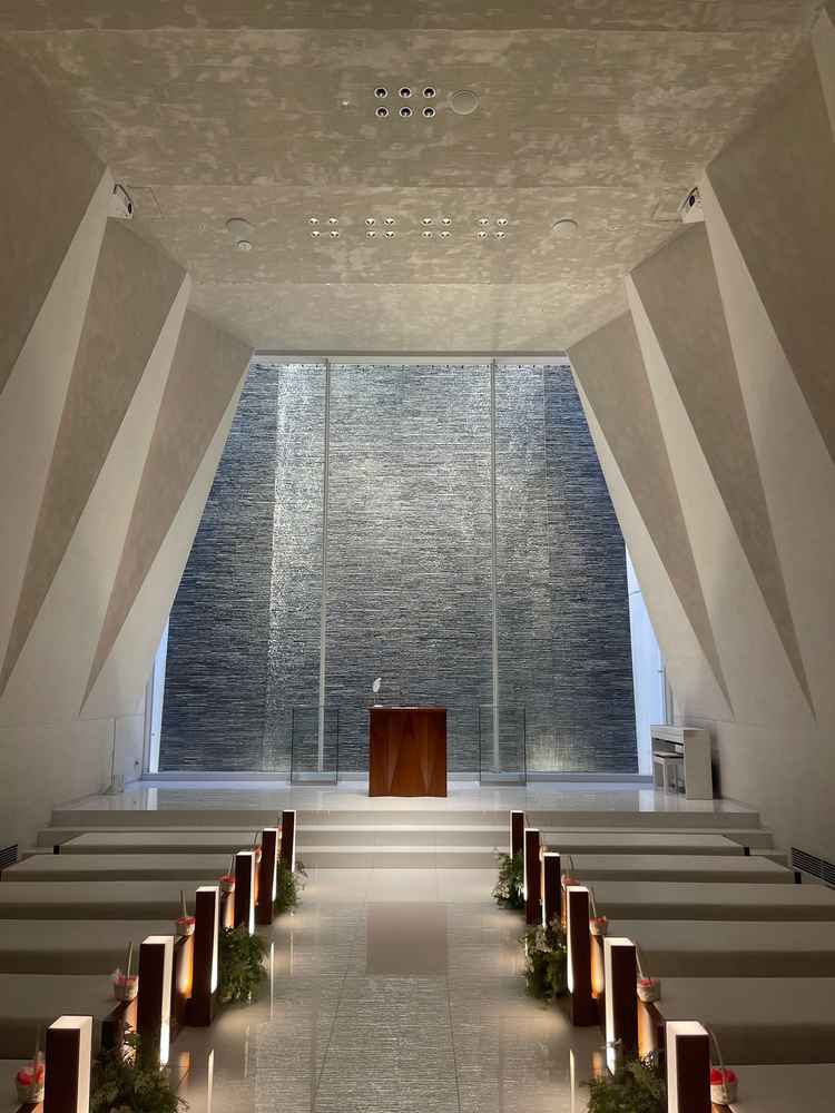 ホワイトに包まれたチャペル。今まで見たチャペルで最も綺麗でした！