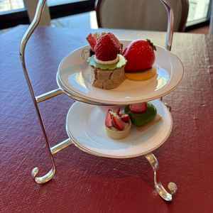 アフタヌーンティーのお菓子を出していただいた