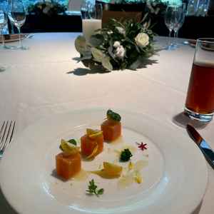 装花。実際の展示もほとんどプラス料金がないものでされていたのでイメージしやすかった。