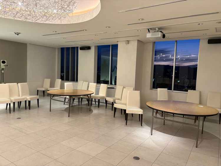 披露宴会場が23階にあり、窓から景色を眺めることができる。