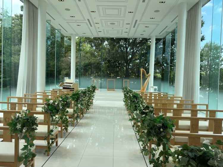 今日式場の写真であり,3面ガラス張りで開放感があって良かった.