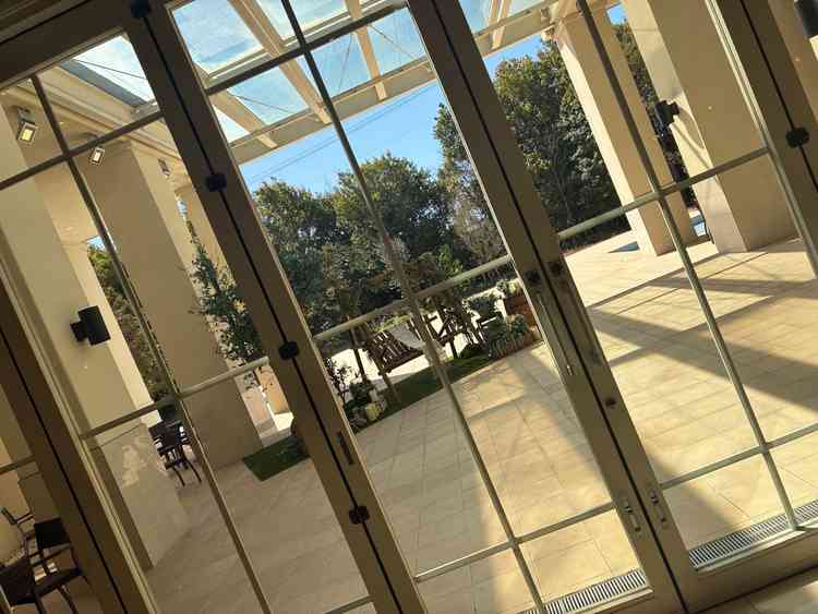 テラスに屋根もあるので天候を気にせず外に出れるのが良いなと思いました