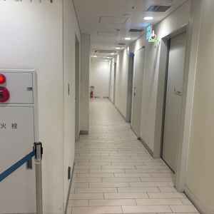 地下一階付近のトイレ付近。