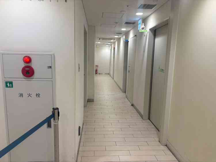 地下一階付近のトイレ付近。