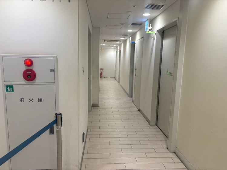 地下一階付近のトイレ付近。