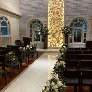 チャペルは吹き抜けで上から集合写真などを撮っていただくことも可能