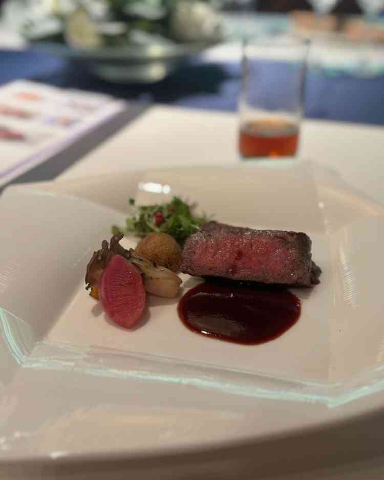 料理はシンプルで美味しかった。