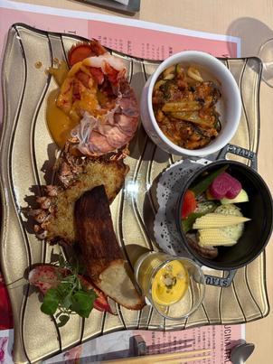 お料理が全部おいしくて、特にお肉がとてもおいしかったです。