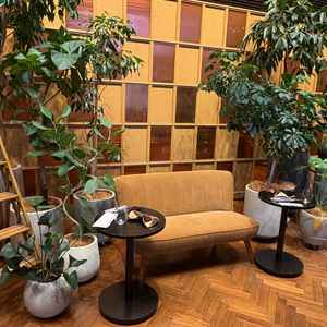 名古屋ルーセントタワー内にあり、スタイリッシュで高級感のある外観と会場でした。