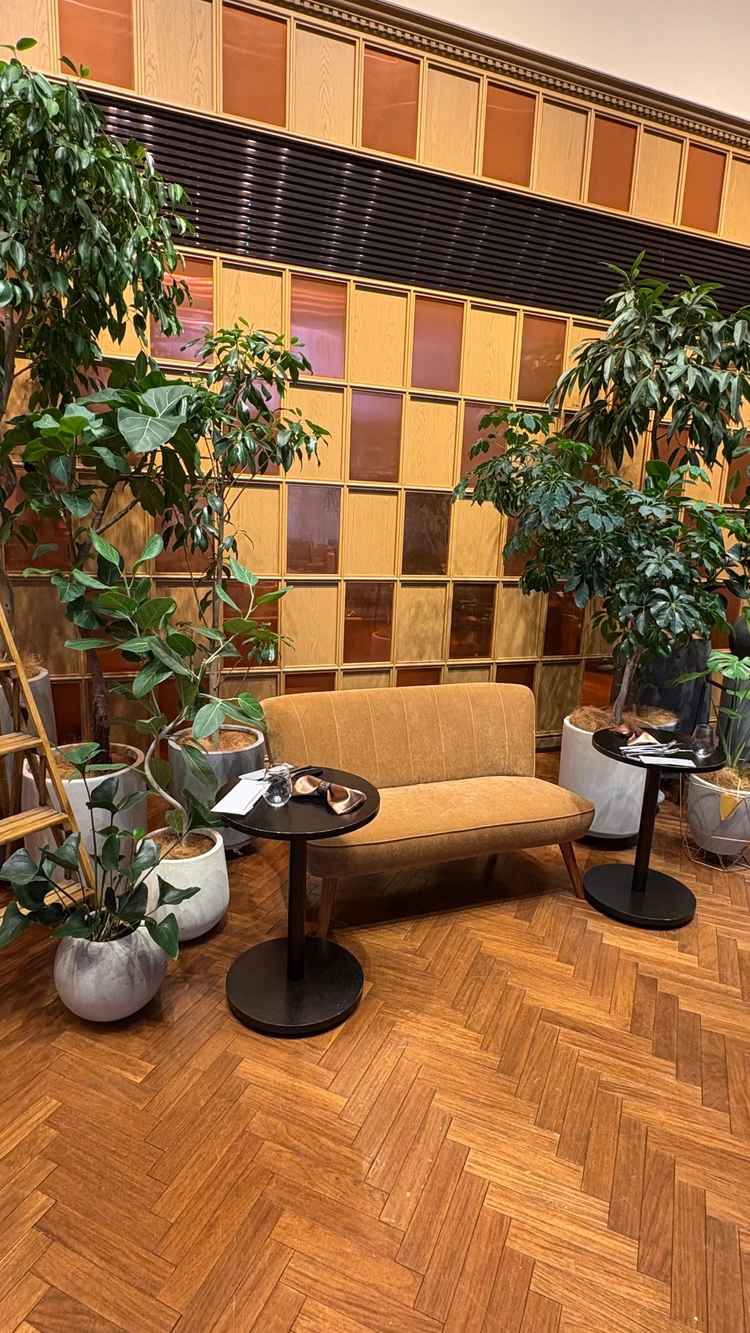 名古屋ルーセントタワー内にあり、スタイリッシュで高級感のある外観と会場でした。