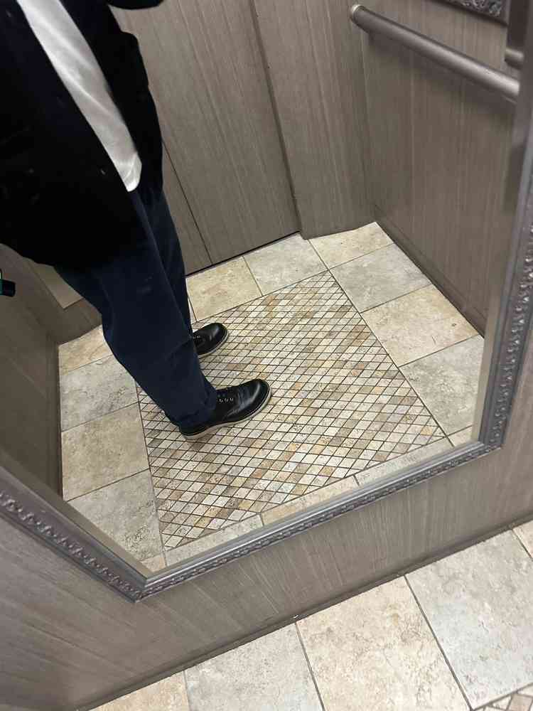 エレベーター内