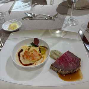 料理が本当に美味しくて感動した。自由にお料理も組み合わせたり、使いたい食材などもリクエストできる。