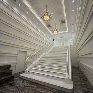 フラワーシャワーができる階段。正面は鏡になっており、階段を降りながらゲストの表情もしっかり見える