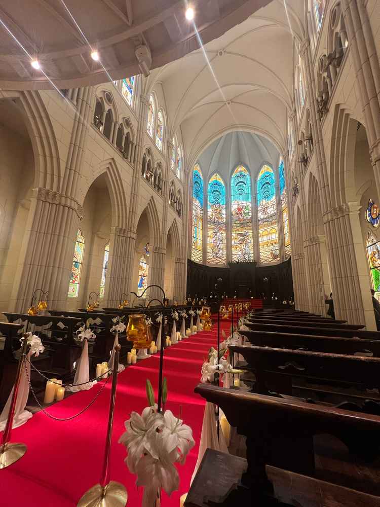 写真通り、それ以上に素晴らしいチャペルでした。実際の入場のように演出してくださり美しさより感じます。