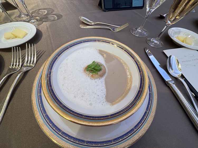 お料理も美味しかったです。このスープは特に美味しく、ホテルのこだわりを感じました。