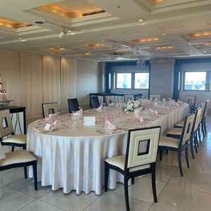 披露宴会場(15名)