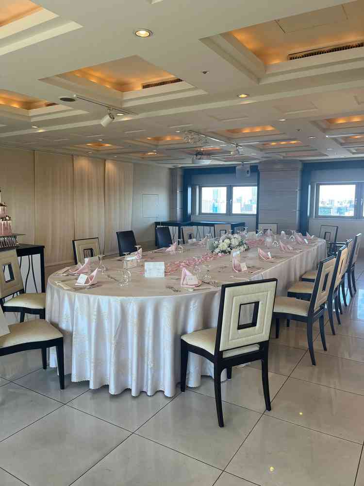 披露宴会場(15名)