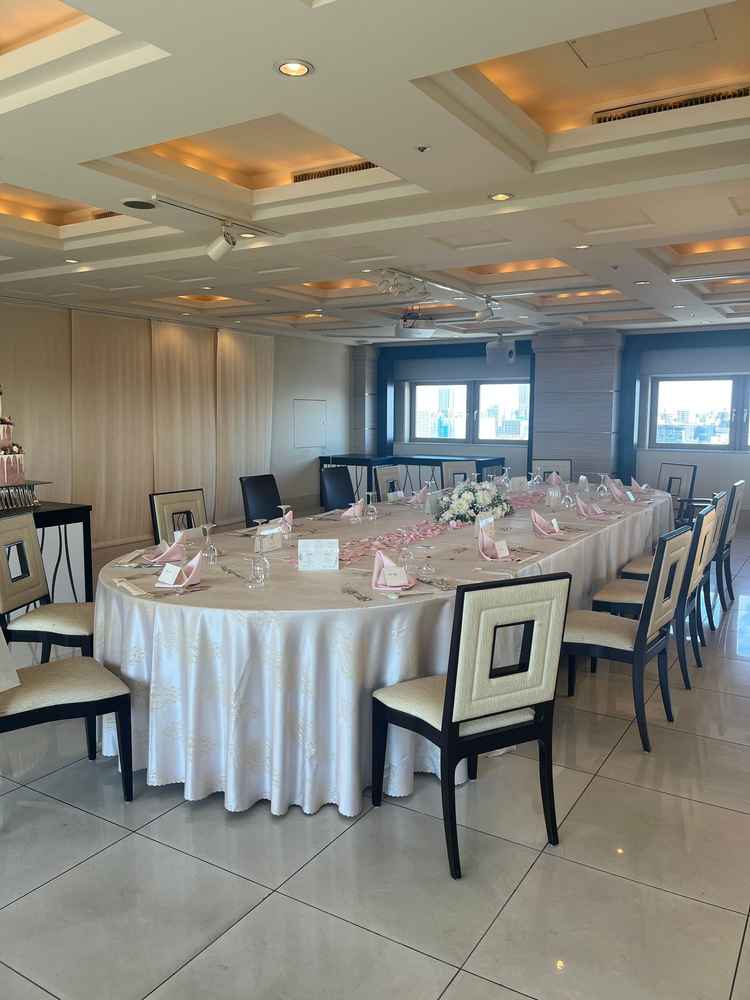 披露宴会場(15名)