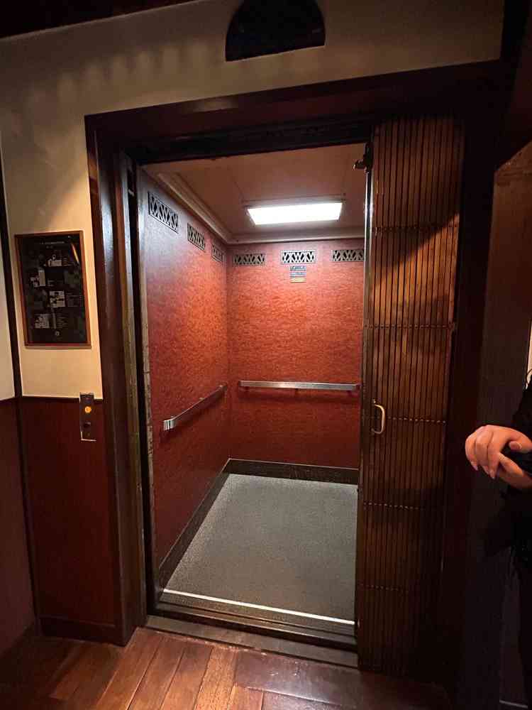 旧式のエレベーター