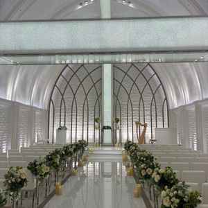 挙式その①全体的な白の色合いが綺麗でした。この後星空の演出ありましたが見とれて撮れませんでした