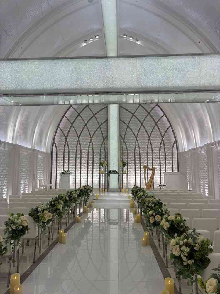 挙式その①全体的な白の色合いが綺麗でした。この後星空の演出ありましたが見とれて撮れませんでした