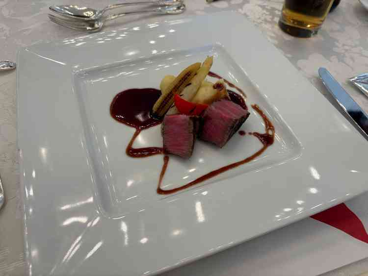 お料理とってもおいしかったです！コースはいろいろ組み合わせもできるのがいいと思いました。