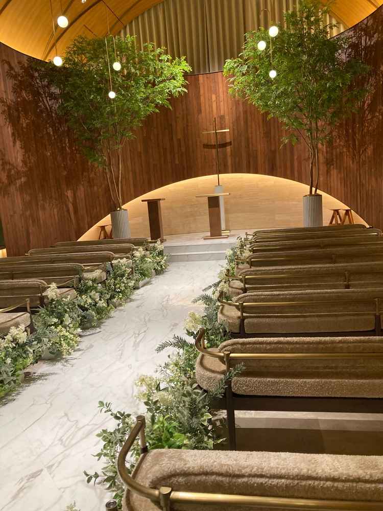 木目調のチャペル。光の演出ができるところが魅力的でした。