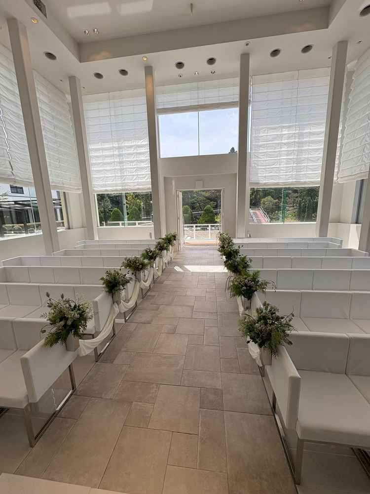 新郎新婦側から見たチャペル内。距離が近い。