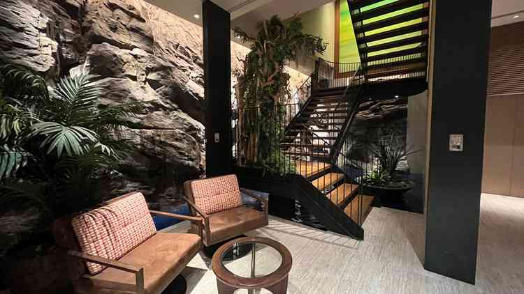 地下のホワイエ