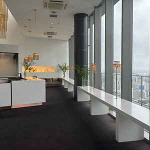 披露宴前のスペースは天井も高く、明るく清潔感のある雰囲気でした。