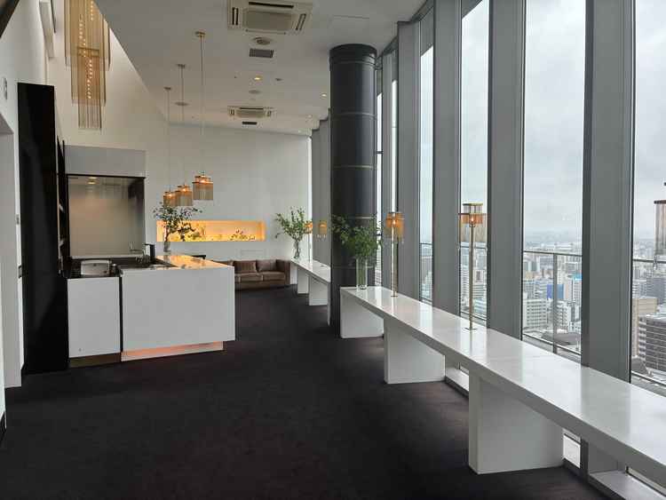 披露宴前のスペースは天井も高く、明るく清潔感のある雰囲気でした。