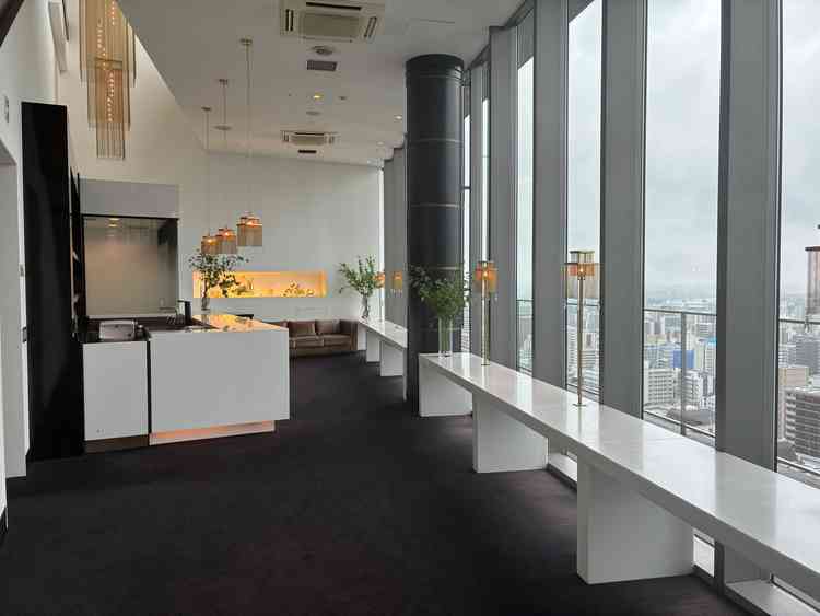 披露宴前のスペースは天井も高く、明るく清潔感のある雰囲気でした。