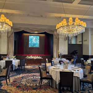 披露宴会場　クラシカルな雰囲気でした。