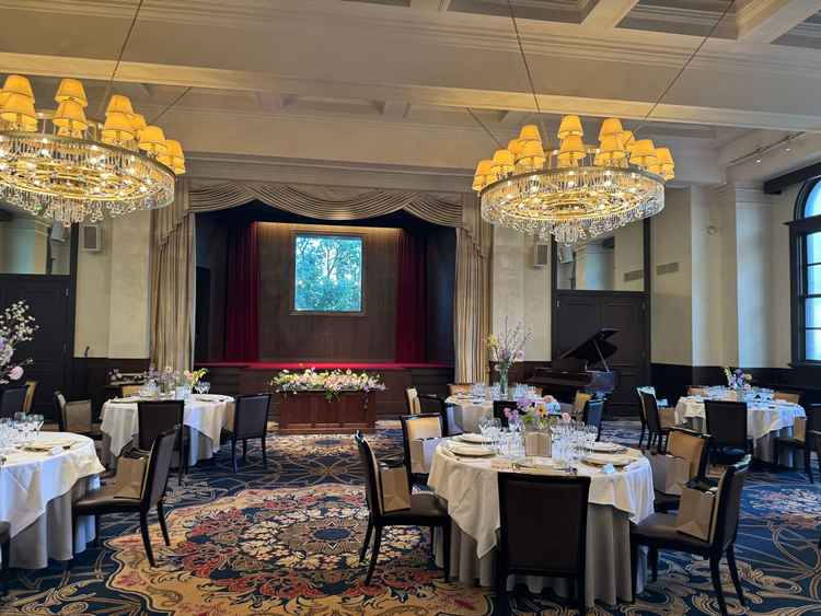 披露宴会場　クラシカルな雰囲気でした。