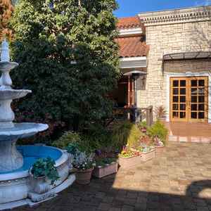 おしゃれな邸宅とガーデン