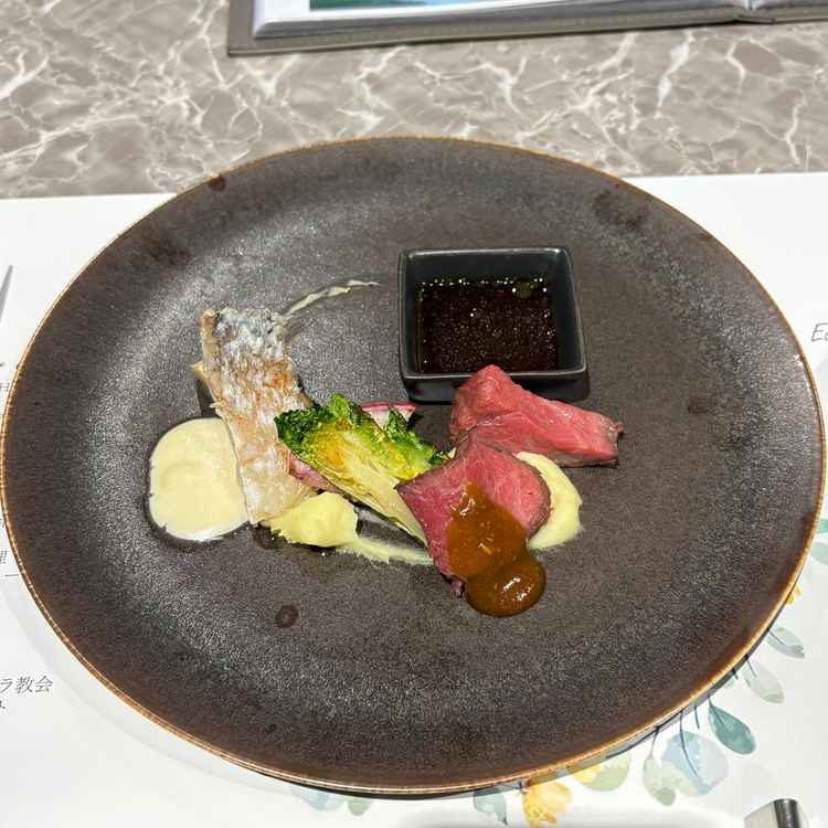 メインのお料理です。国産牛ロース&フィレ トリュフ醤油、甘鯛