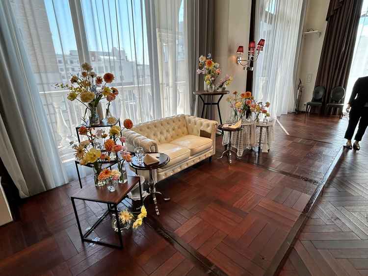 オプションのソファ用のフラワーセットはとてもきれいで、金額もわかりやすい案内があった。