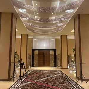 太陽をイメージした方の披露宴会場の待合室