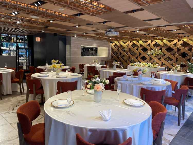 1階の披露宴会場。外に出ることができる。