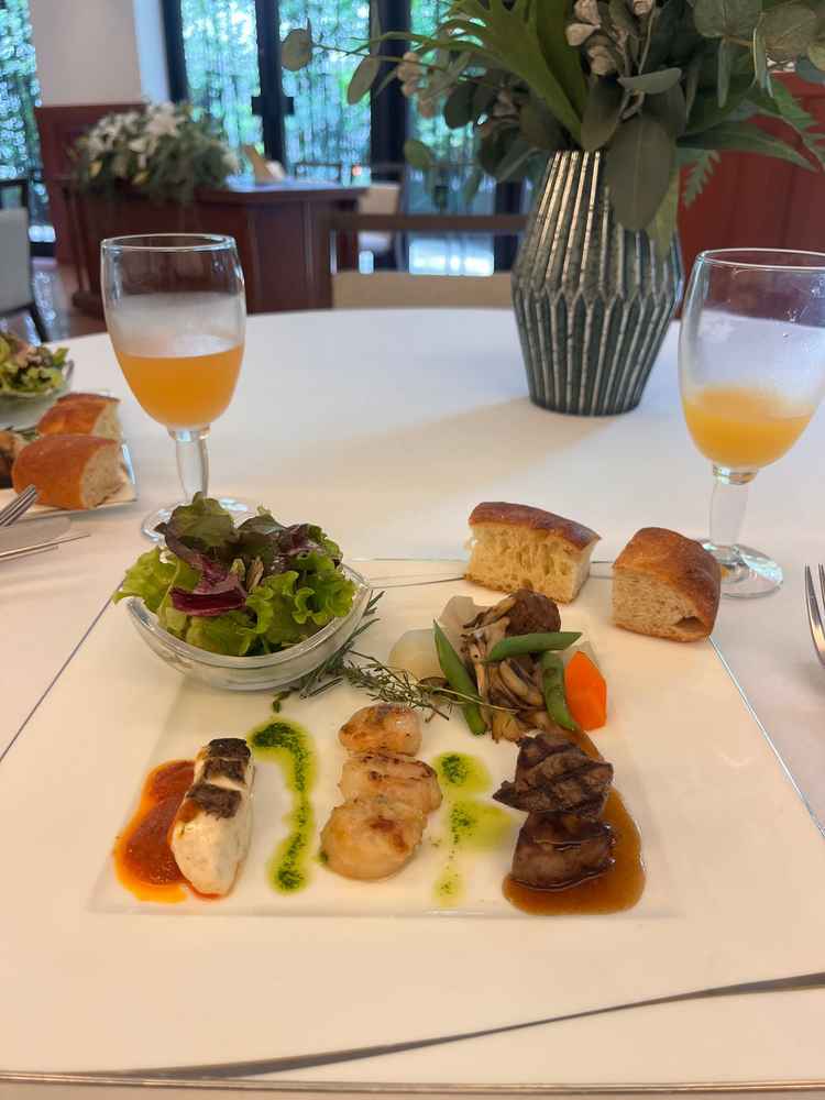 前菜、メインとさまざまなメニューを試食できた